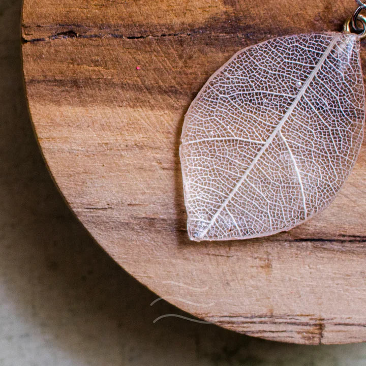 Floral resin Avery - Fairy Leaf Necklace