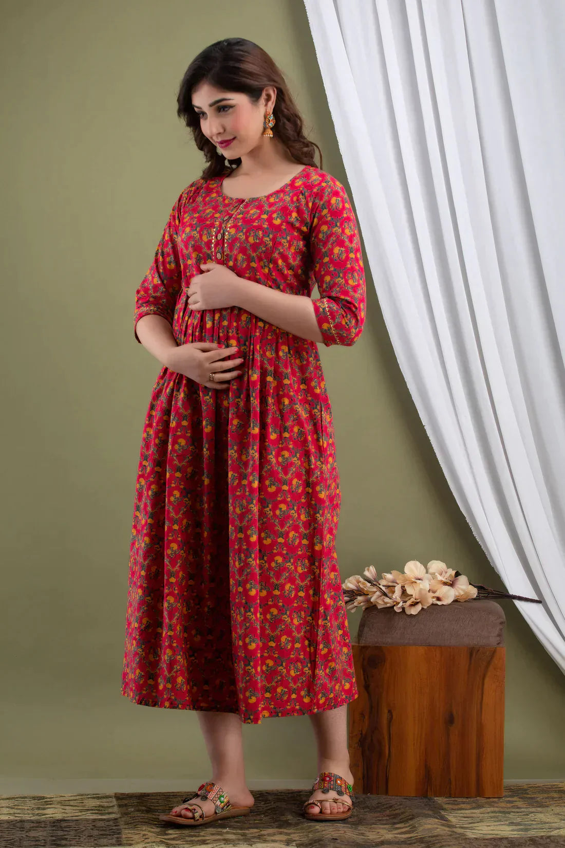 MOMKINS Red Small Floral Print Cotton Maternity Feeding Kurti