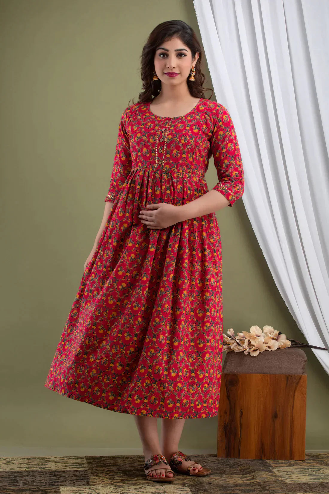 MOMKINS Red Small Floral Print Cotton Maternity Feeding Kurti