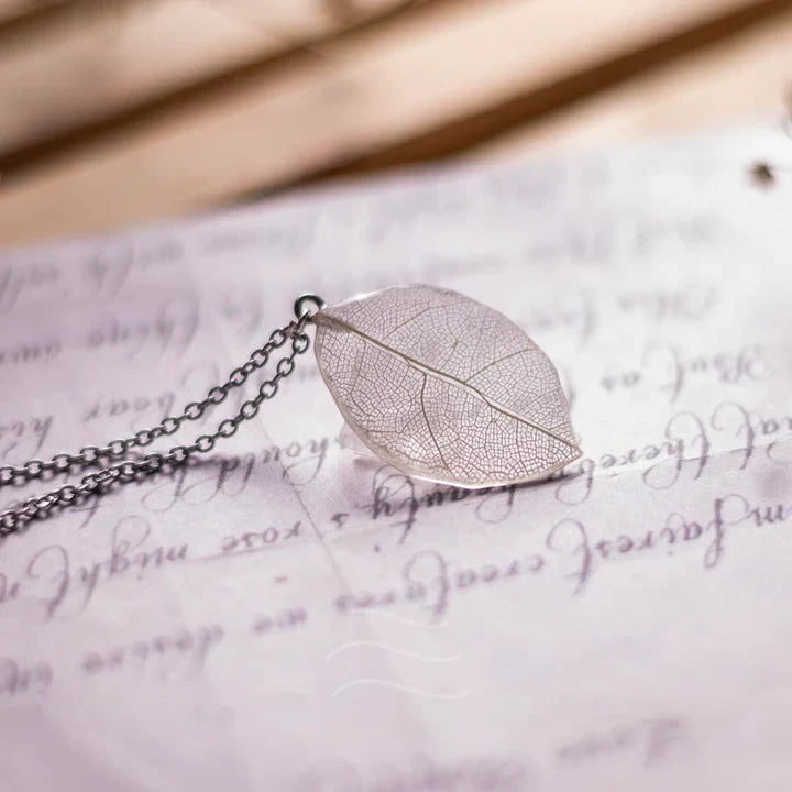 Floral resin Avery - Fairy Leaf Necklace