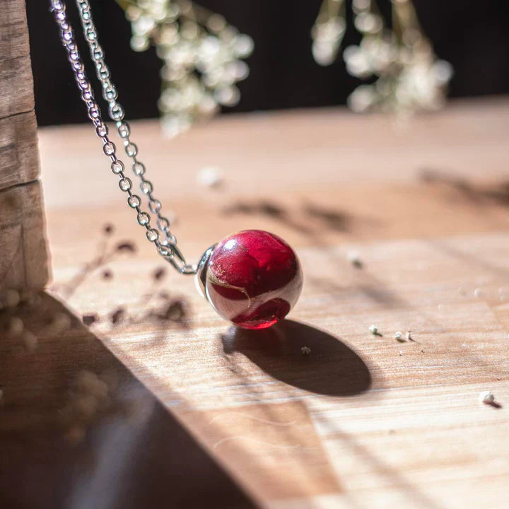 Floral resin Sonnets of Love - Roselet Necklace