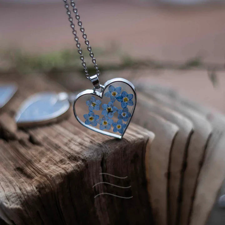 Floral resin Souvenir Of Love Necklace